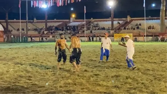 Edirne'de Kırkpınar Yağlı Güreşleri'nde Yıldıray Pala ve Bekir Eryücel'in mücadelesi