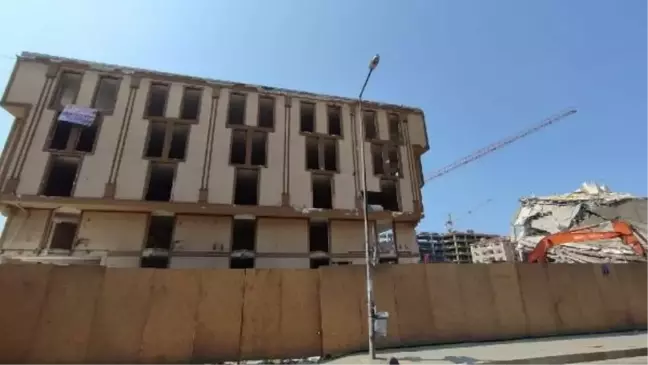 Arel Üniversitesi'nin yıkımı başladı