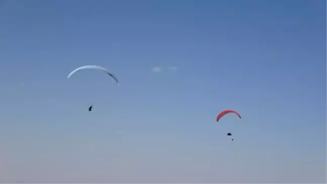 Şehit Ömer Halisdemir Anısına Yamaç Paraşütü Uçuşu