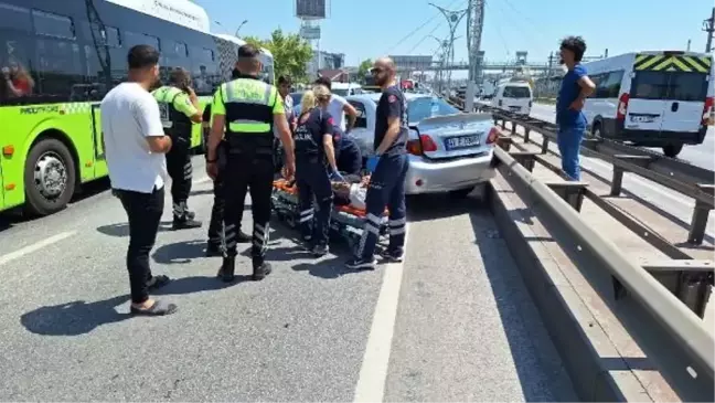 Kamyonun Çarptığı Otomobilin Sürücüsü Yaralandı