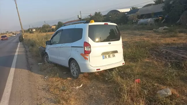 İzmir'de hafif ticari araçla elektrikli motosikletin çarpıştığı kazada 1 kişi öldü