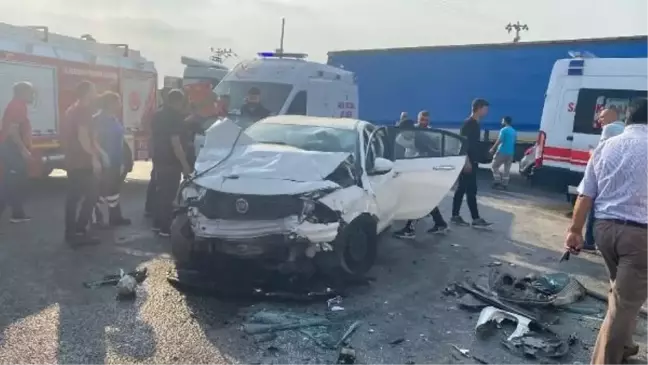 Mersin'de işçi servis minibüsü ile otomobil çarpıştı: 14 yaralı