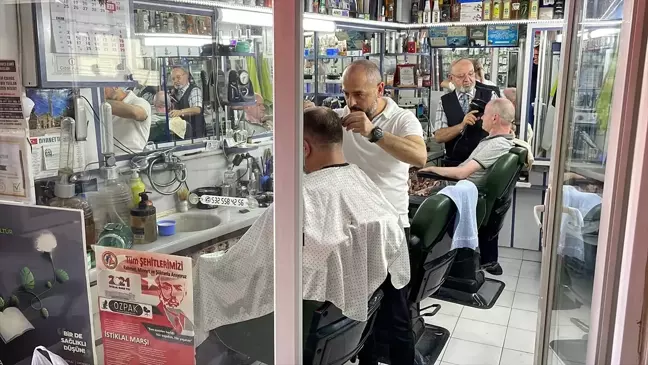 Karabük'te 53 Yıllık Berberlik Mesleğinde 'Yılın Ahisi' Seçildi