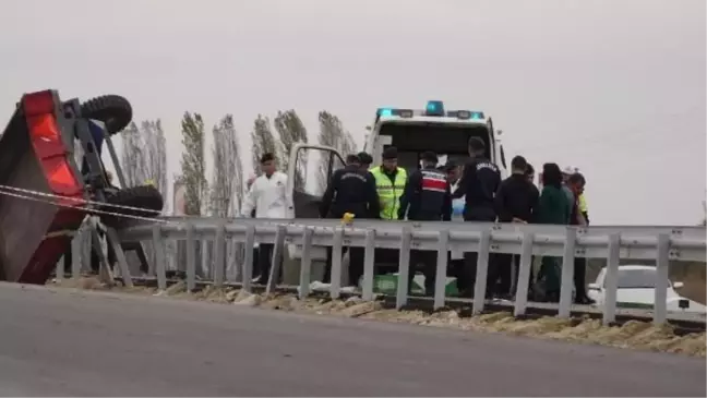 Çorum'da tır ile traktör çarpışması: 2 ölü, 1 yaralı