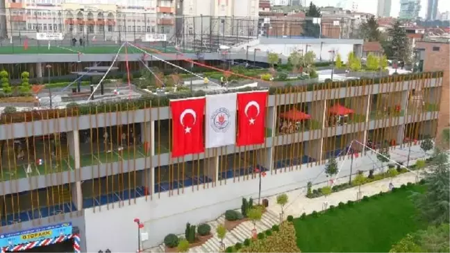 Kağıthane'de yeni kapalı otopark ve pazar yeri açıldı
