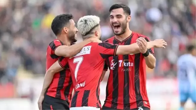Turgutluspor, Pazarspor'u mağlup ederek liderliği sürdürdü