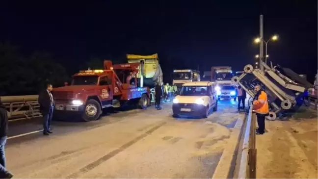 TEM Otoyolu Körfez Kavşağı'nda TIR Kazası