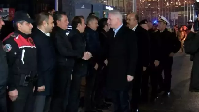 İstanbul Valisi Taksim Meydanı'nda güvenlik önlemlerini denetledi