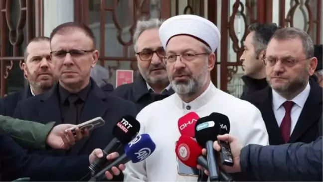 Diyanet İşleri Başkanı Ali Erbaş, Fatih Caminde Cuma Namazını Kıldırdı