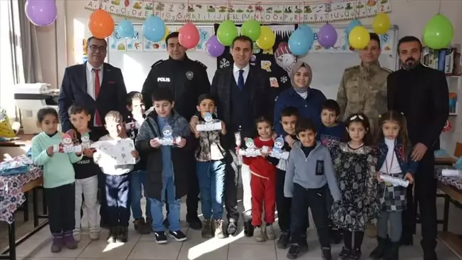 Sason Kaymakamı Murat Mete, Şehitler Ortaokulu'nda Karne Törenine Katıldı