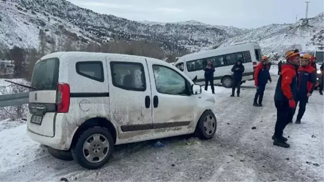 Sivas'ta kar yağışı nedeniyle kaza: 24 kişi taburcu edildi