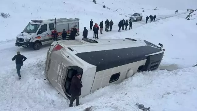 Sivas'ta Cenaze Dönüşü Otobüs Kazası: 14 Yaralı