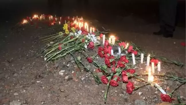 Diyarbakır'da depremde hayatını kaybedenler anıldı
