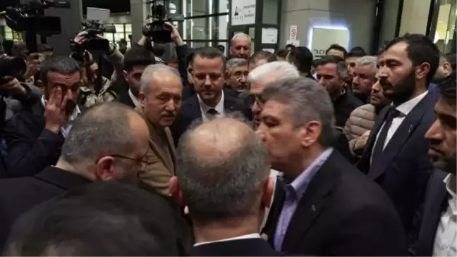 AK Parti Küçükçekmece Belediye Başkan Adayı Aziz Yeniay, Saldırı Sonrası Yaralanan Ebru Güneş'i Ziyaret Etti
