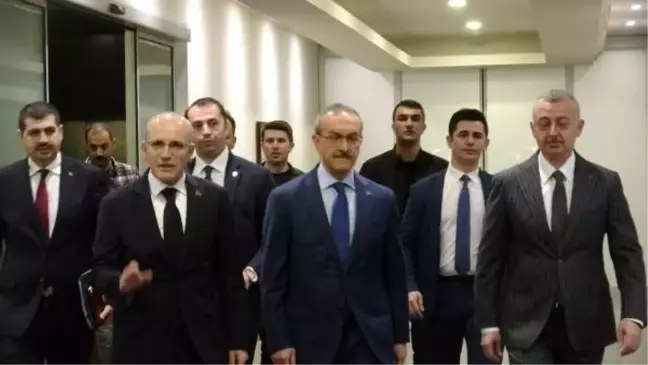Mehmet Şimşek Kocaeli'de iş insanlarıyla bir araya geldi
