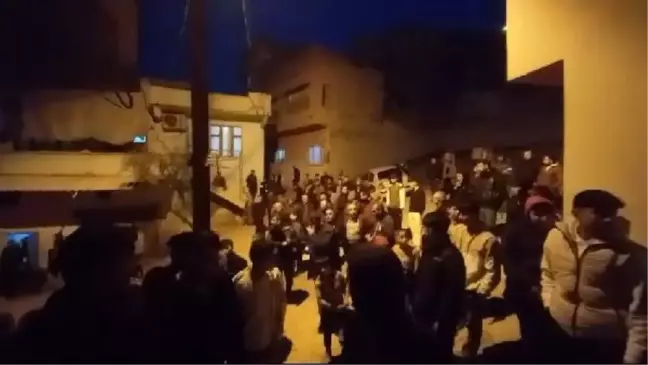 Şanlıurfa'da odun deposu çöken binada kurtarma çalışması başlatıldı