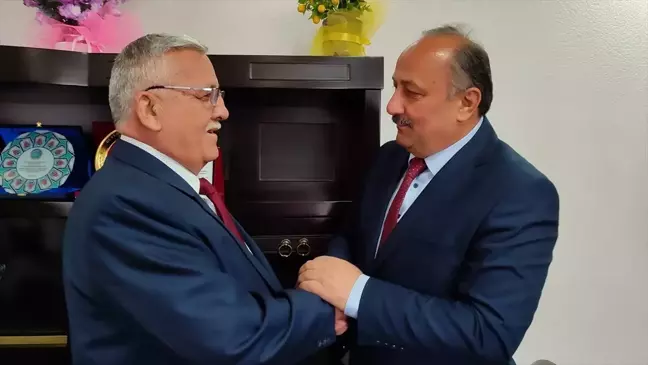 AK Parti Salıpazarı İlçe Başkanı İsmail Yaman Belediye Başkanı Refaettin Karaca'yı ziyaret etti