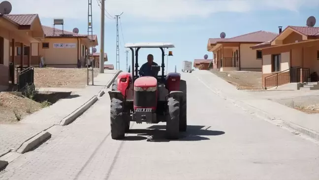 Adıyaman'da Depremzede Hak Sahiplerine Köy Evleri Teslim Ediliyor