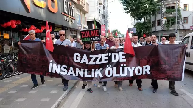 Orhangazi'de İsrail'in Gazze'ye saldırılarını protesto etmek için sessiz yürüyüş düzenlendi