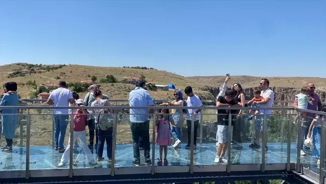 Ihlara Vadisi'ndeki Cam Terası Ziyaretçileri Büyülüyor