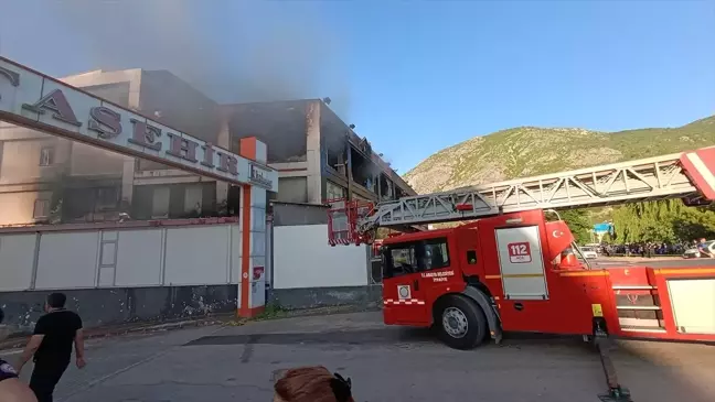 Amasya'da bir alışveriş merkezinde çıkan yangın kontrol altına alındı