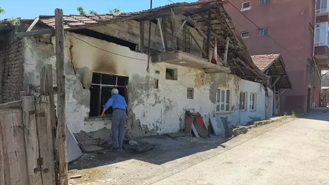 Karabük'te metruk evde çıkan yangın söndürüldü