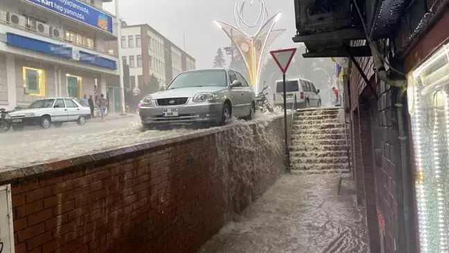 Tokat'ın Zile ilçesinde şiddetli yağışlar sele neden oldu