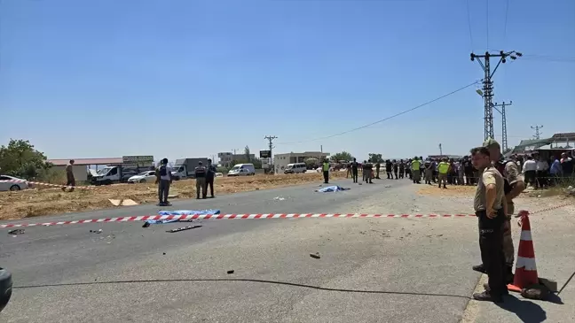 Hatay'da kamyonetin çarptığı motosikletteki 2 kişi hayatını kaybetti