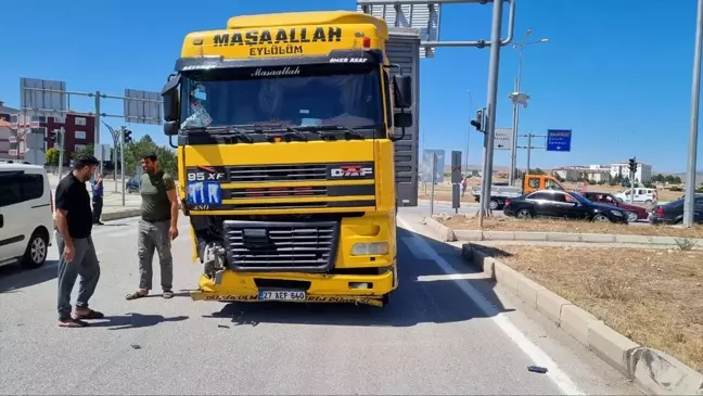 Çorum'da tırla otomobil çarpıştı, 1 kişi yaralandı