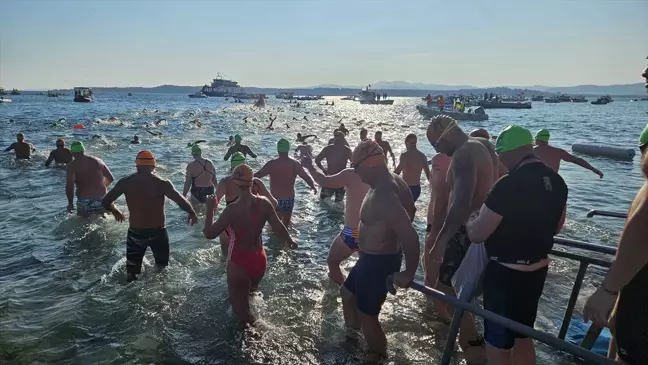 Çanakkale Boğazı'nda Wilusa Yüzme Yarışı düzenlendi