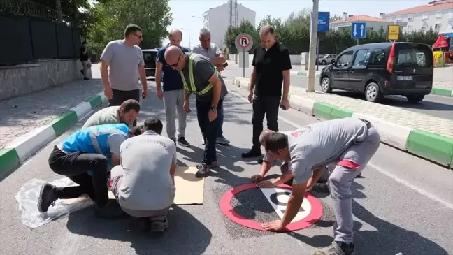 Kırklareli Belediye Başkanı Derya Bulut, yol yapım çalışmalarını inceledi