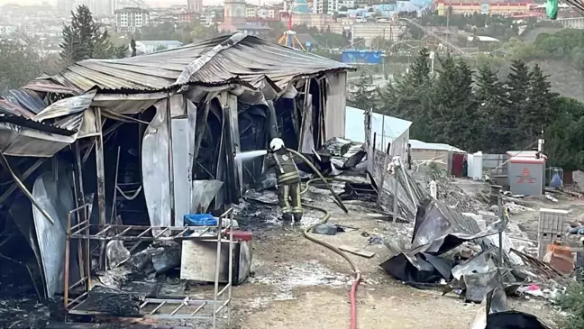 Gaziosmanpaşa'da İşçilerin Kaldığı Konteynerde Yangın Çıktı