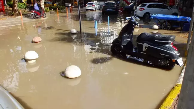 Erdek'te Şiddetli Sağanak Hayatı Olumsuz Etkiledi