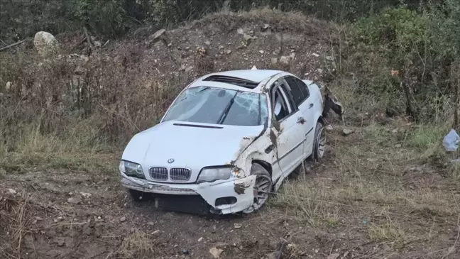 Karabük'te Şarampole Devrilen Otomobilde 2 Yaralı