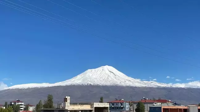 Ağrı Dağı Karla Kaplandı