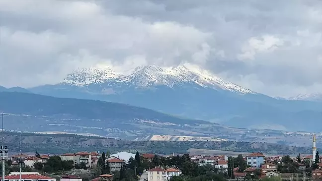 Amasya'da Kar Yağışı Yüksek Kesimleri Beyaza Bürüdü