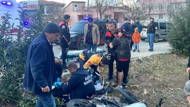 Edirne'de Motosiklet ve Otomobil Çarpıştı: İki Yaralı