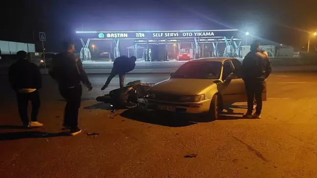 Akyazı'da Otomobil ile Motosiklet Çarpıştı: 1 Yaralı