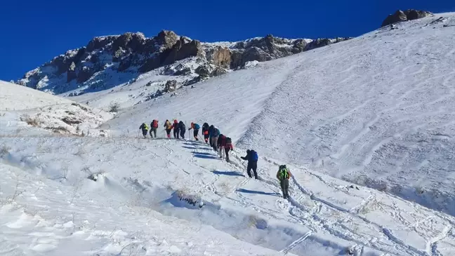 Van'da 18 Dağcı, Küçük Erek Dağı'na Tırmanış Gerçekleştirdi