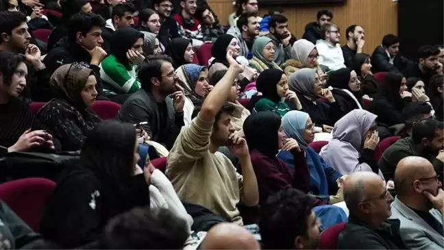 Erzurum'da 'Evrenin Doğumu ve Ölümü' Konferansı Düzenlendi