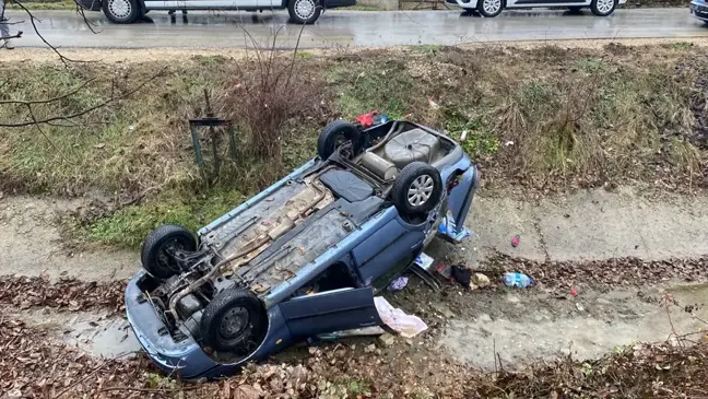 Bolu'da Su Kanalına Devrilen Otomobilde Sürücü Yaralandı