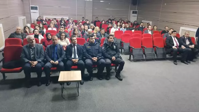 Amasya'da 'En İyi Narkotik Polisi: Anne' Semineri Düzenlendi