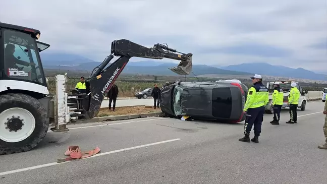 Hatay'da Üç Araçlı Trafik Kazasında İki Yaralı