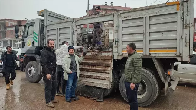 Adıyaman'da Üreticilere 5 Bin Fidan Dağıtıldı