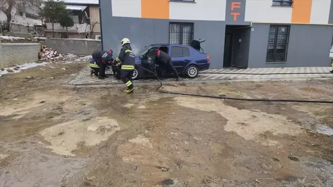 Konya'da Park Halindeki Otomobil Yandı