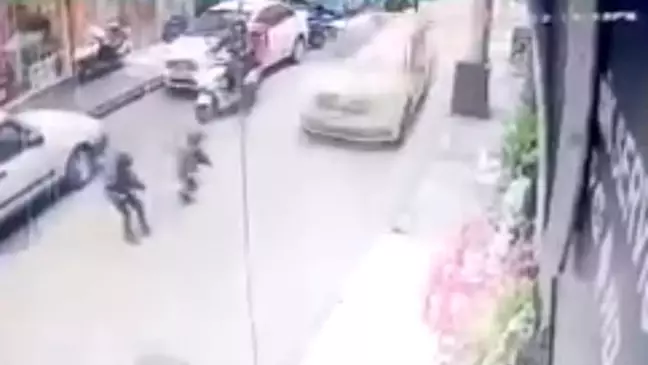 Bursa'da Kar Topu Oynayan Çocuğa Taksi Çarptı