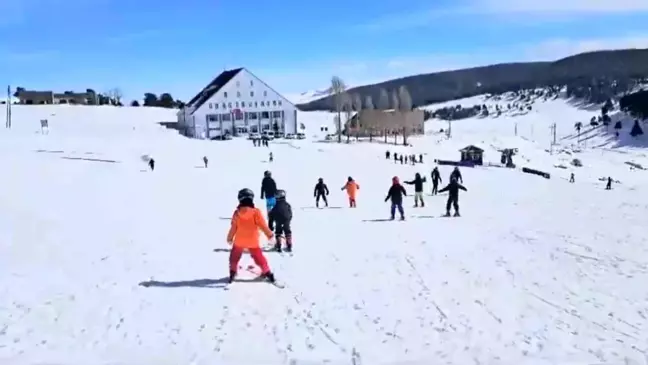 Karslı Öğrenciler Sarıkamış'ta Kayak Eğitimi Aldı