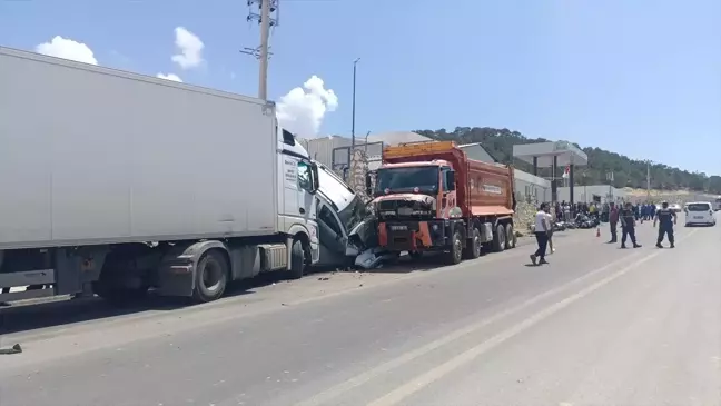 Mersin Silifke'de Kamyon Kazası: 15 Araç Hasar Gördü