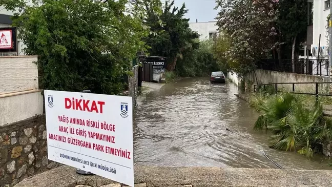 Muğla'da Sağanak Yağış Hayatı Olumsuz Etkiliyor
