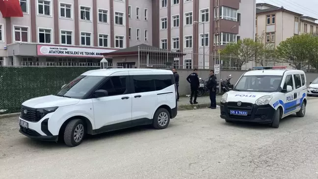 Okulda Darbedilen Öğretmen Hastaneye Kaldırıldı